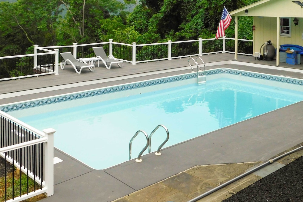 Harpers Ferry Home w/ Private Pool Hot Tub! - Property Image 17