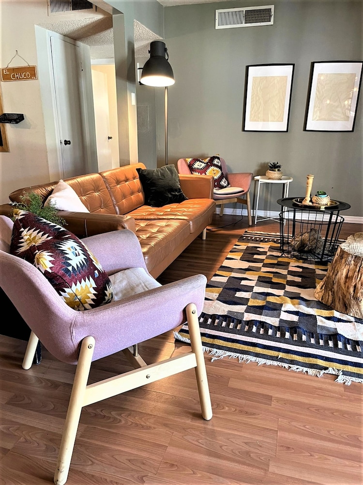 El Chuco Home W/ Pool, Pool Table,15 min Downtown