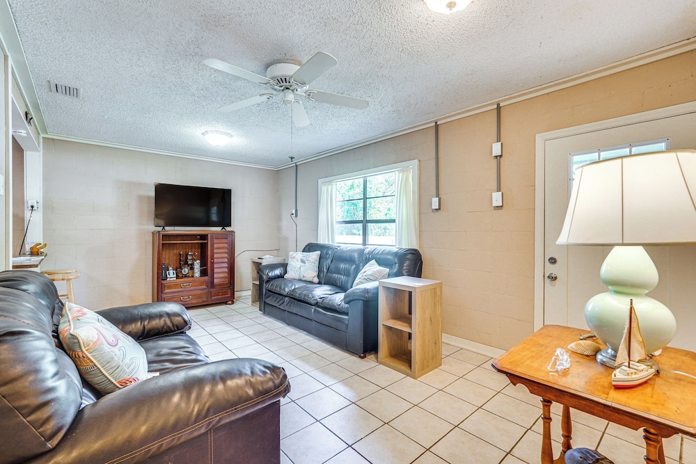 Walk to Beach: Cozy Port St Joe Getaway w/ Yard