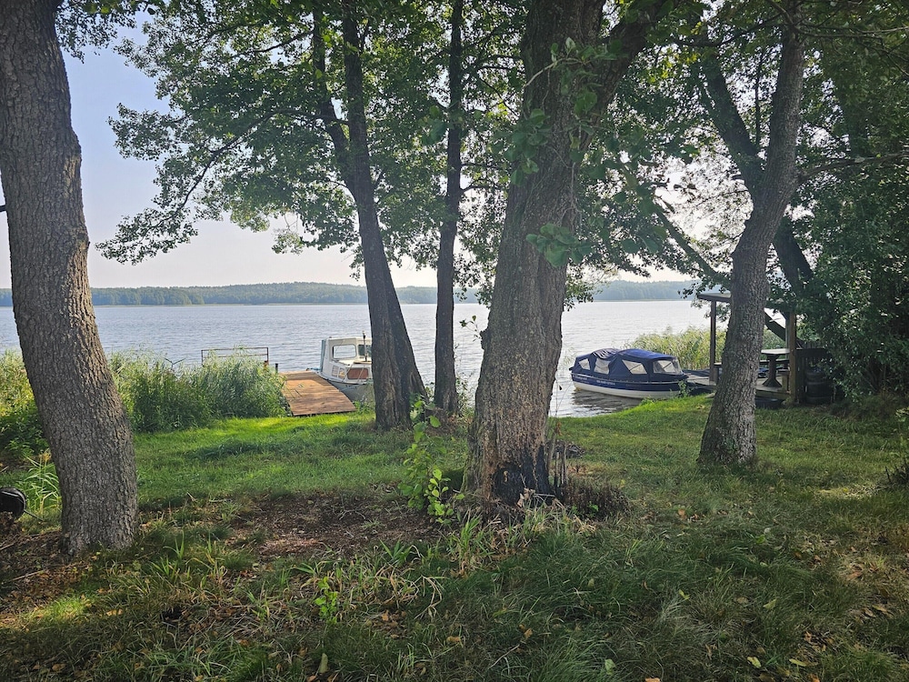 Holiday Homes With a Private Beach on the Lake