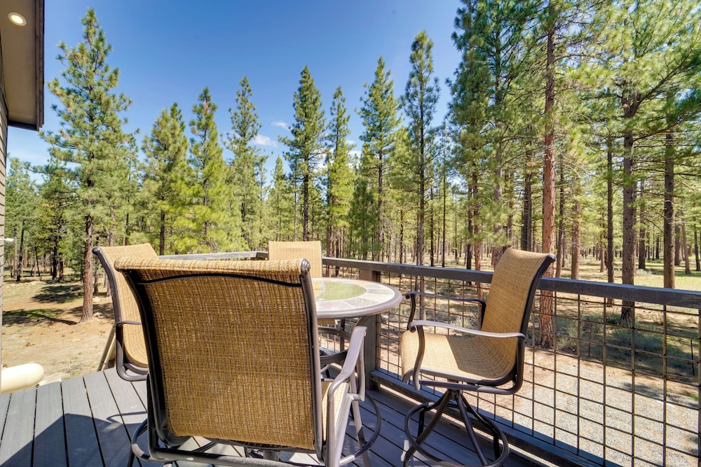 7 Mi to Lake Davis: Family Outdoor Retreat w/ Deck