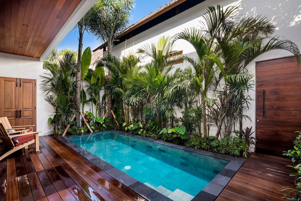 Nusantara Loft 3 Raijua by Alfred in Bali - Stunning 3 BD Loft w Private Pool Near the Beach Pererenan Beach - Canggu