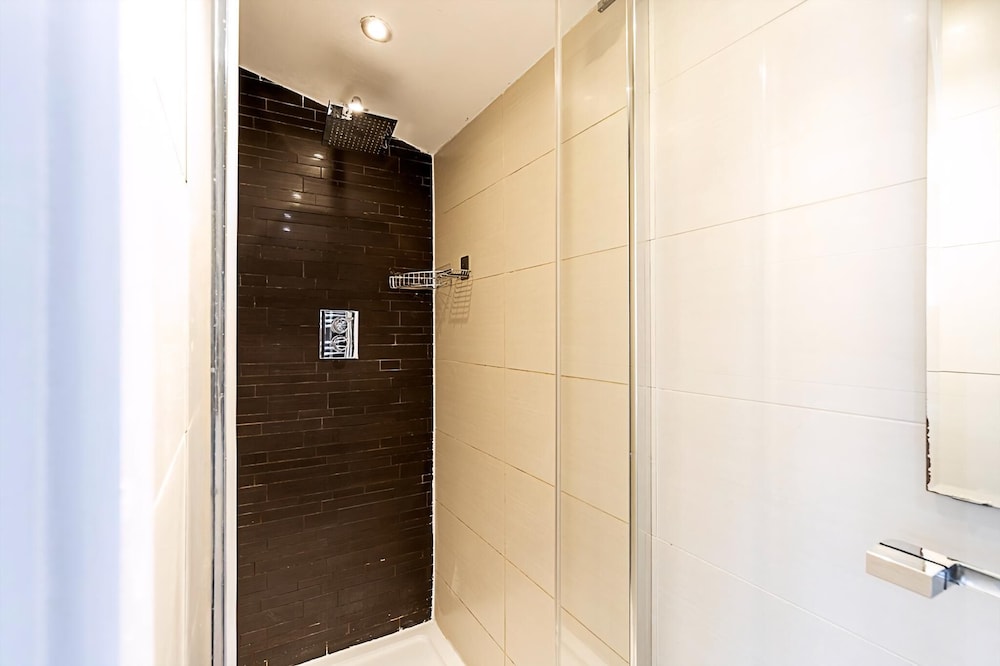 Modern & Airy 2-bed Gem in Trendy Stoke Newington