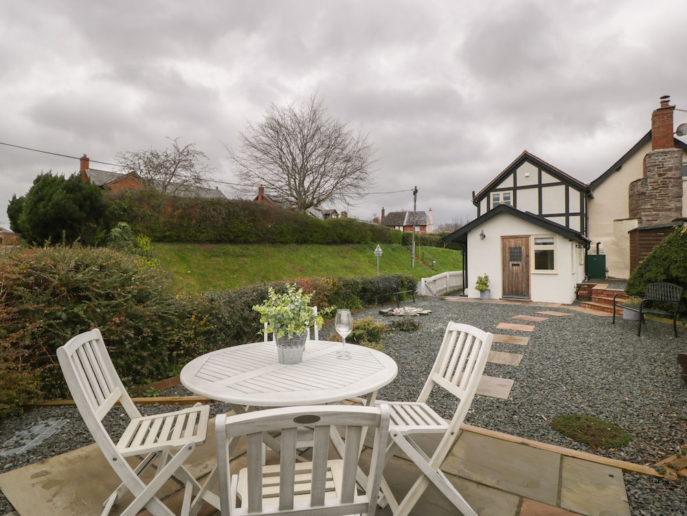 Pool Cottage