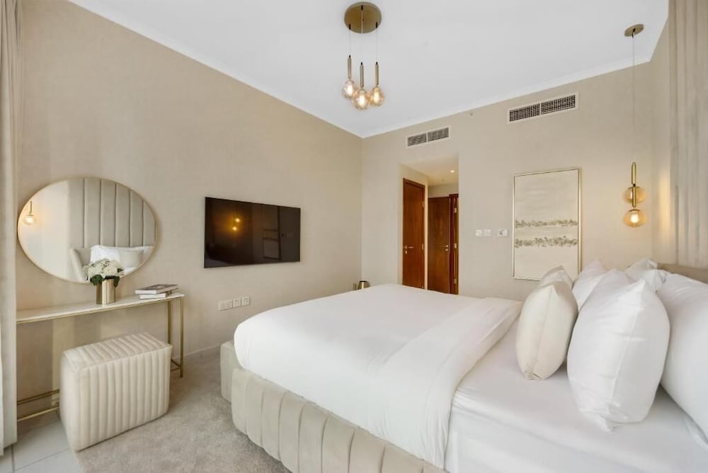 Durrani Homes - Modern Living 3br with Burj Khalifa and Fountain View - third room without partition
