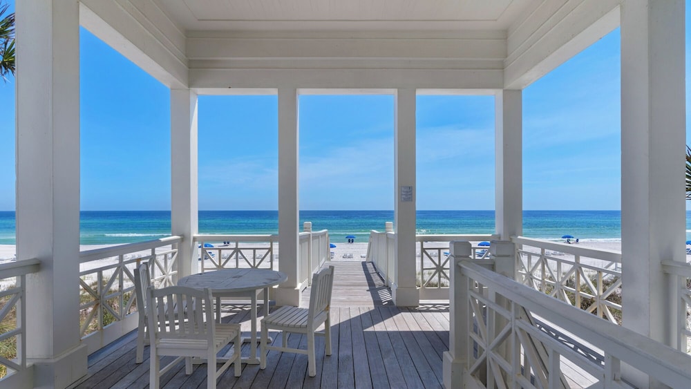Lakefront Haven in Carillon Beach