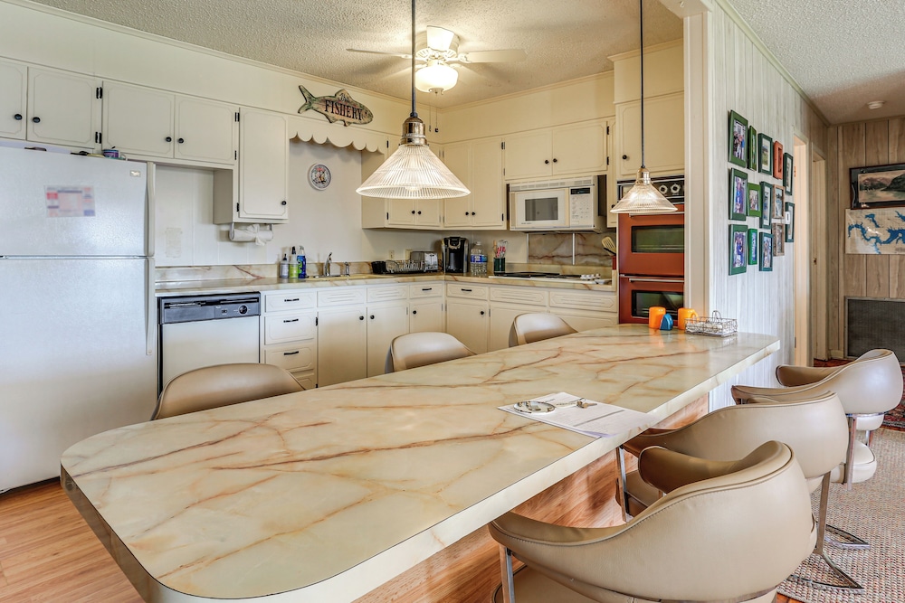 Walk to Marina: Family Home w/ Yard in Kingston