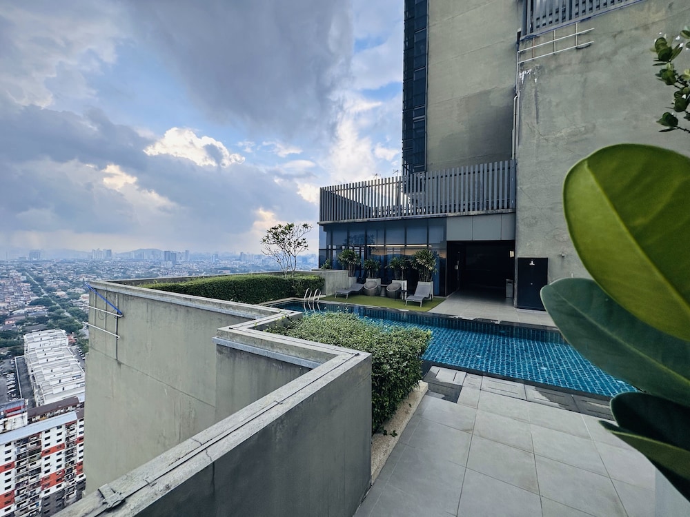 Spacious Duplex Oasis Icon City