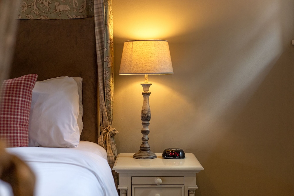 Aylesbury Vacations - The Five Arrows Hotel - Property Image 44