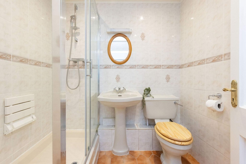 Homely Cottage for 6 Near Chichester Goodwood