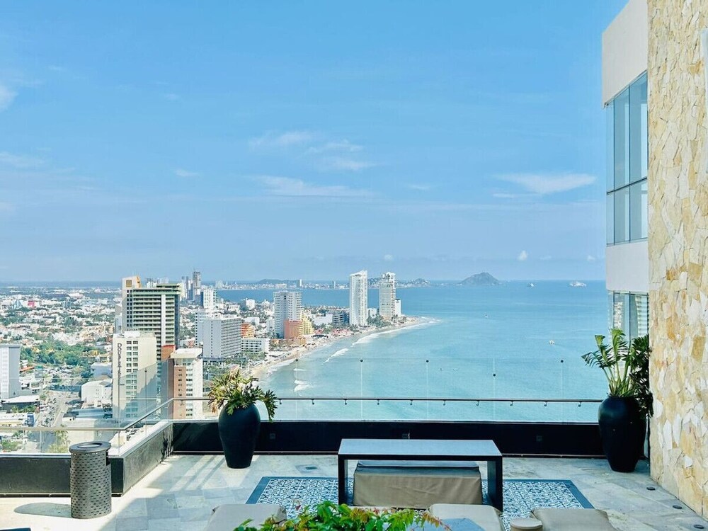 Torre Eleve Apartments