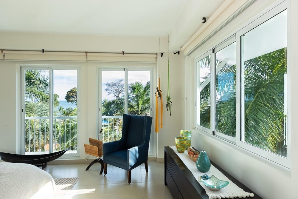 The Beach-front Condo by Acomodo Long Stay Only