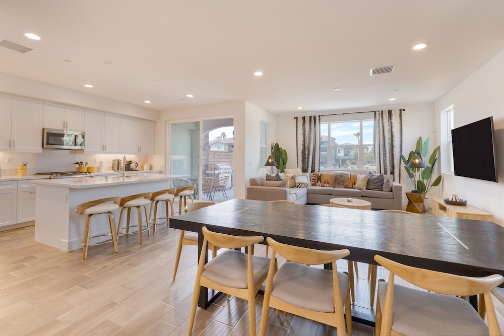 Lago Luxe by Avantstay Lakefront Private Pool Great for Festival Season