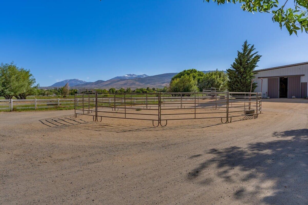 @ Marbella Lane - Eccentric 4BR Modern Ranch Home