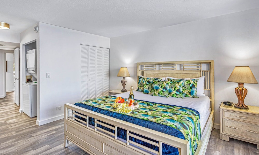 Mahana 209 2 Bedroom Condo 2 Condo by RedAwning view 2