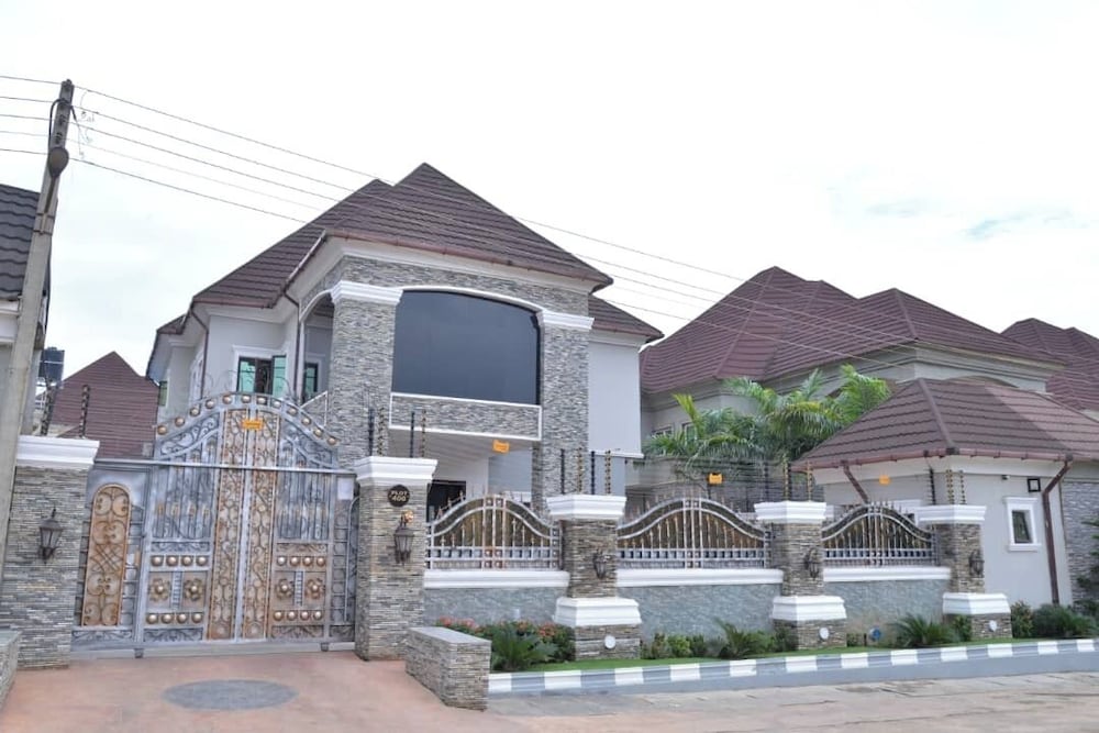 Plot 400 Luxury Apartments