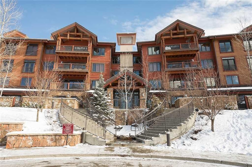 5305 Emerald Lodge, Trappeur's Crossing Apartment 4