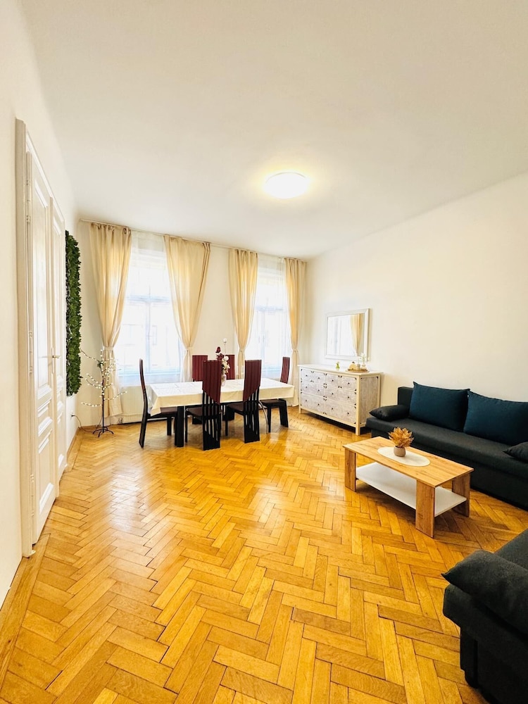 Cozy 1BR and Living Room Apartment