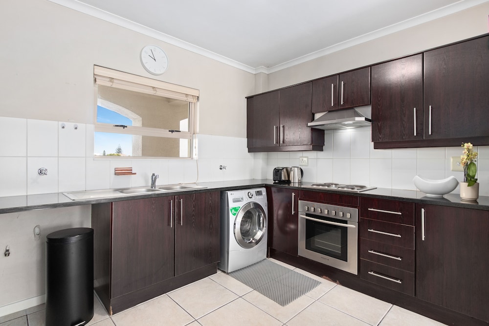 Bougain Villa CB206