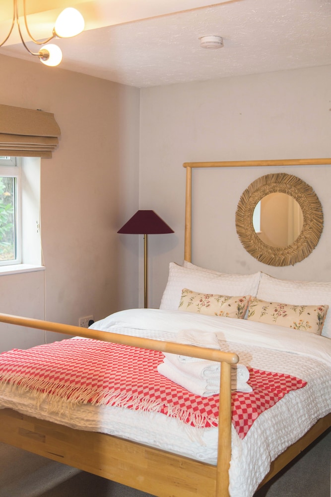 Calm Private Annex Ideal to Work, Rest & Explore