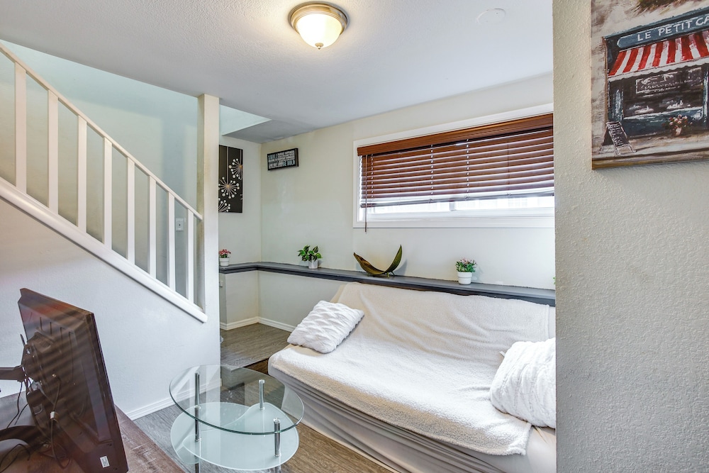 3 Mi to Dtwn Tacoma: Pet-friendly Home