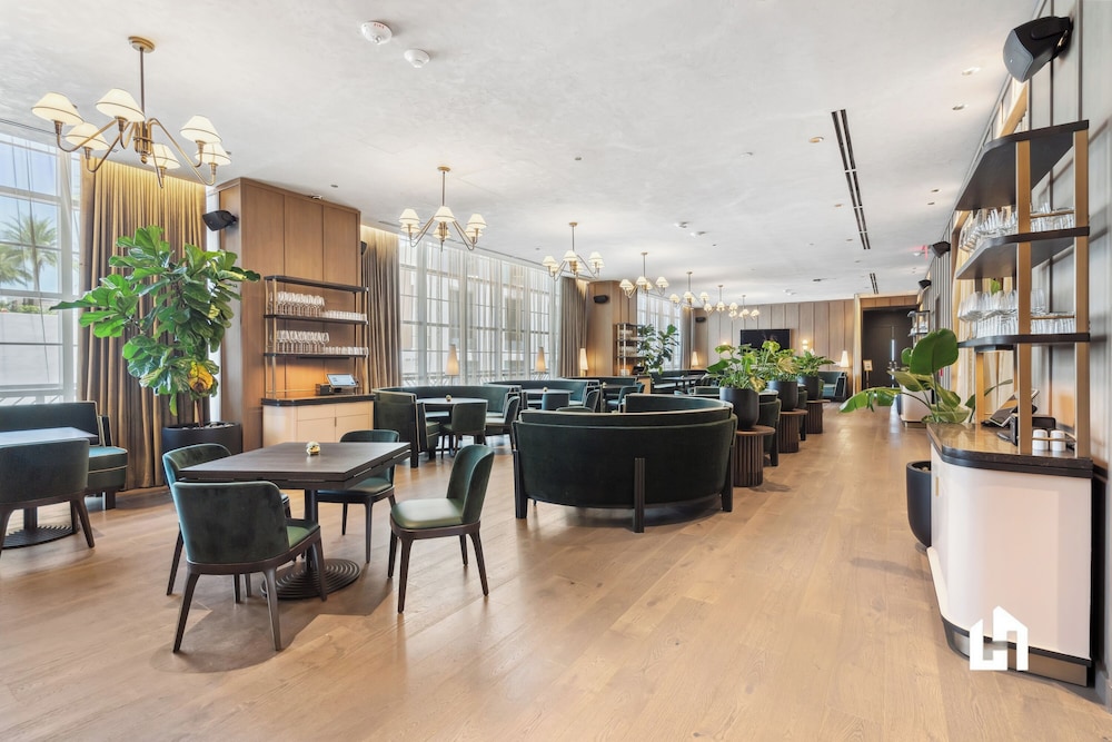 Stylish Apartments with Partial Ocean Views in Downtown