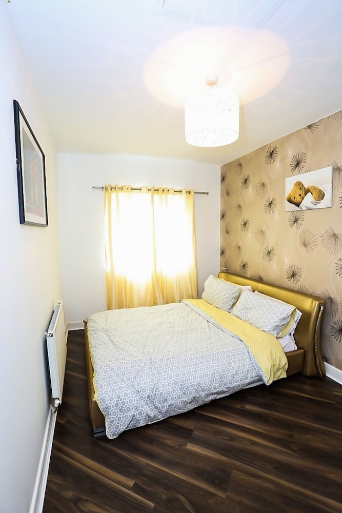 Modern 2 Bedroom Apartment