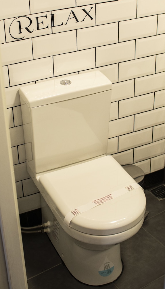 Hot Budget - Image 38