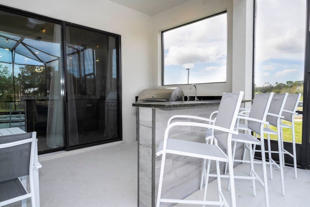 6163 Fantastic Home With 12bd