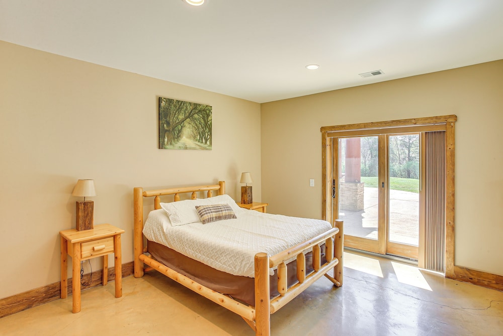 Spacious Group Getaway Near Cumberland River!