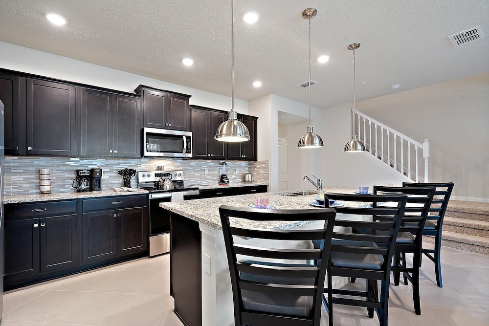 1232 Blue Island Dr