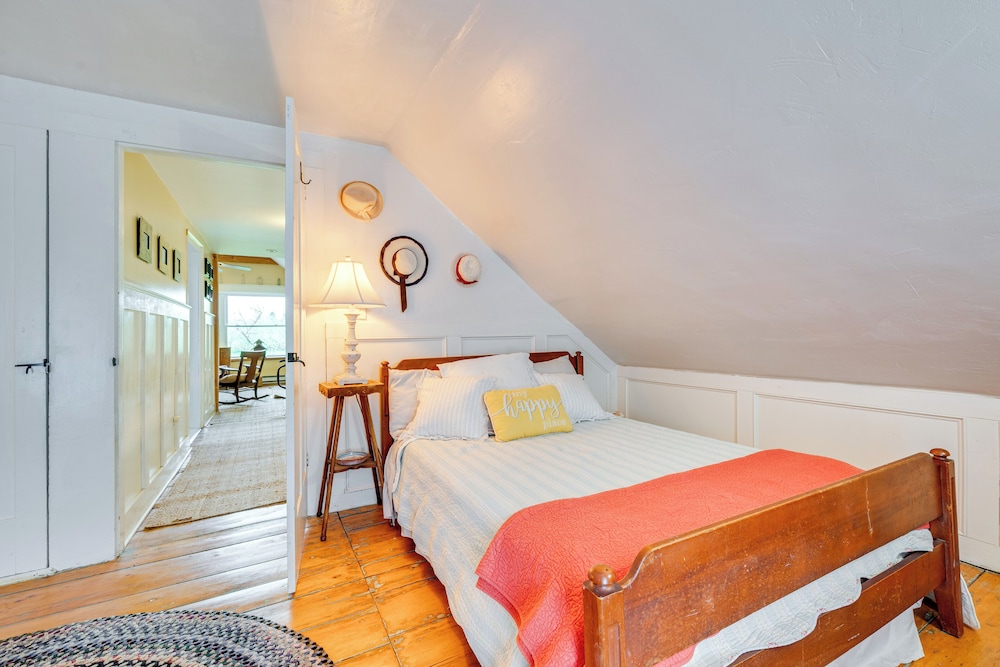 True North Farm House - Historic Family Home