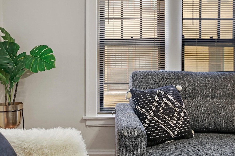 Homey 1BR - Eastwood 2S