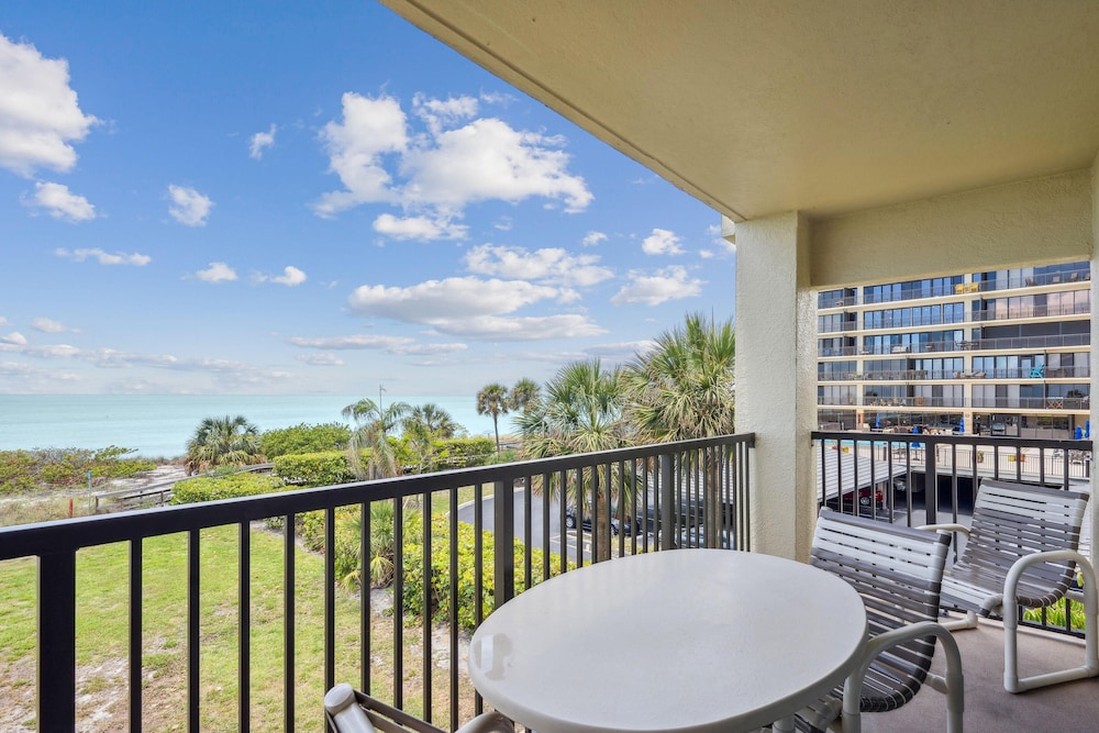 Land's End 11-307 Beach Front - Premier