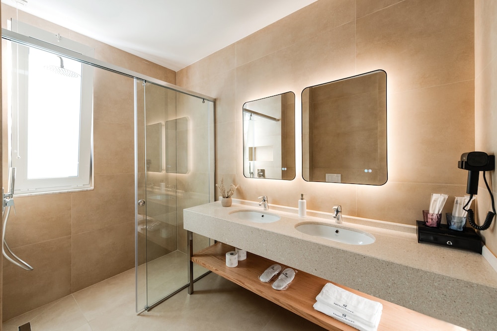 Troci Hotel 52