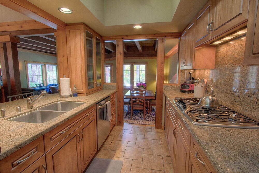 Lake Tahoe Vacations - Third Creek Comfort 2 Bedroom Townhouse by RedAwning - Property Image 26