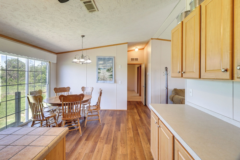 Hunt, Fish, Unwind: Countryside Escape in Texas!