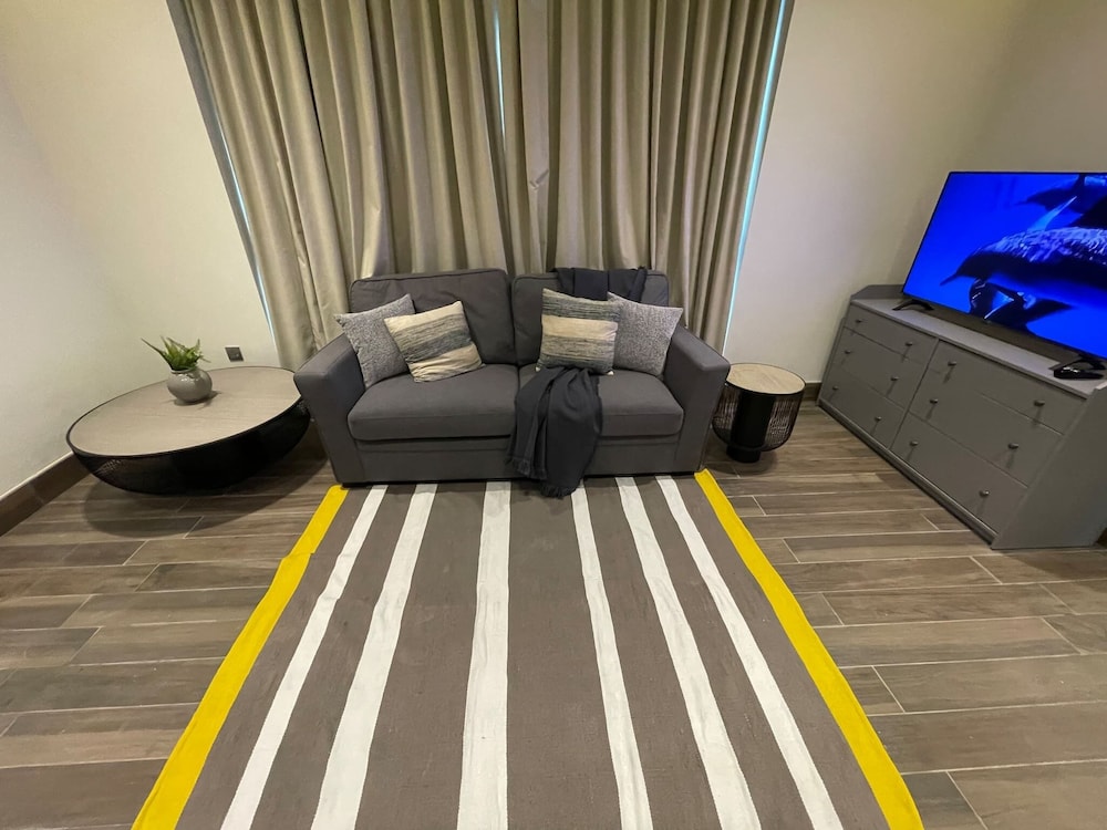 Best Townhouse On Jcv 4 Bedrooms With Jacuzzi