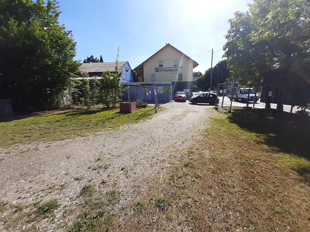 2-Rent Group Hostel Rooms&Apartments EVE168