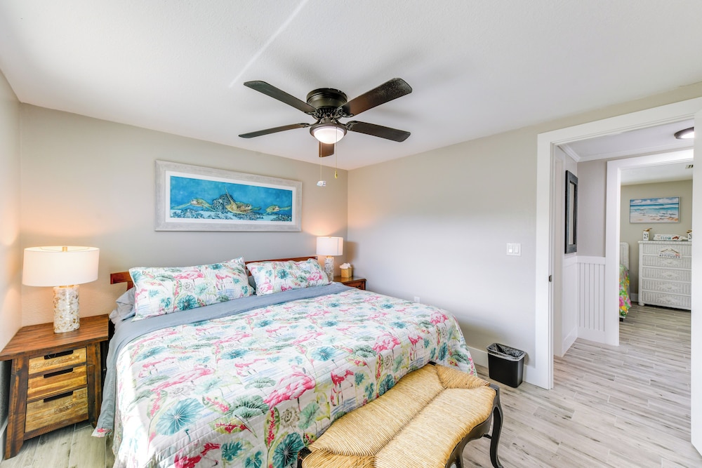 Fish, Swim & Unwind: Anna Maria Apt Steps to Beach