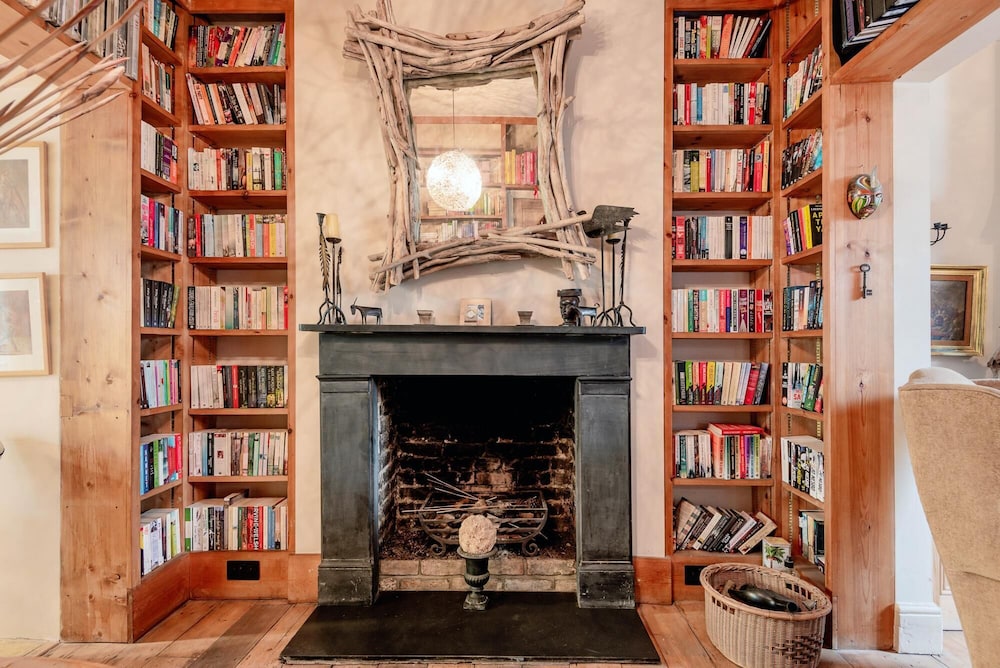 Traditional London Townhouse Close to Battersea Park by Underthedoormat photo 5