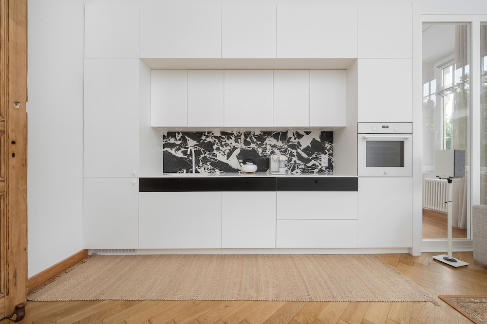 Retro Apartment in Wroclaw by Renters