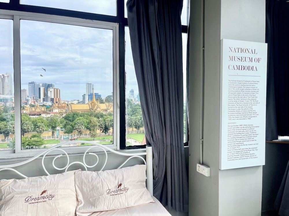 SKY HOTEL Central Phnom Penh - Rooms & Apartments