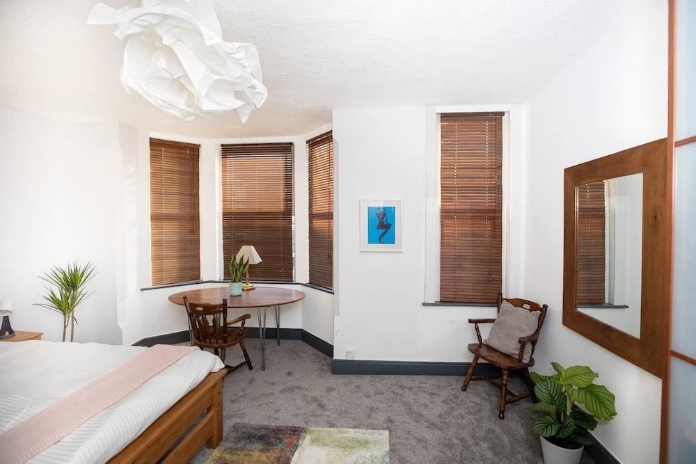 Arthouse Lovely Spacious 5 bed house view 3