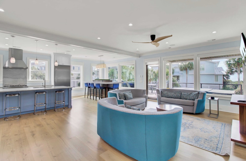 7 Beachwood East by Avantstay Steps to the Beach Ocean Views, Hot Tub, 7bdr