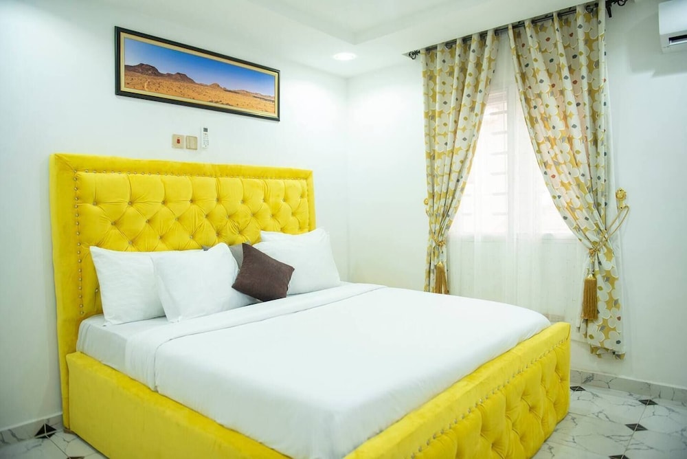 Furnished 3 Bedrooms Apartment With Wifi view 5