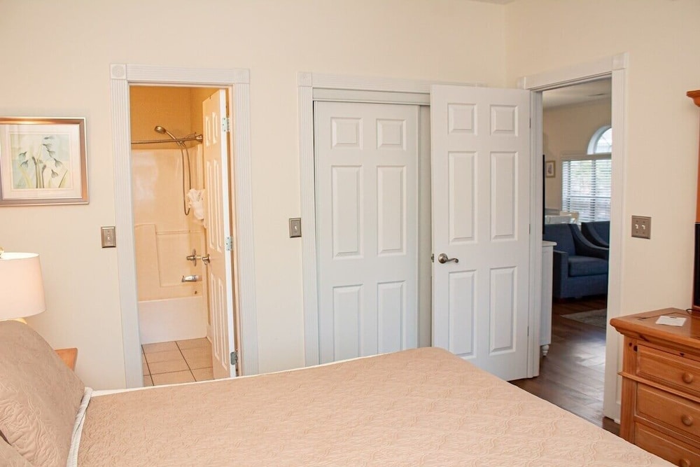 Magnolia Place 4703-202 2 Bedroom Condo