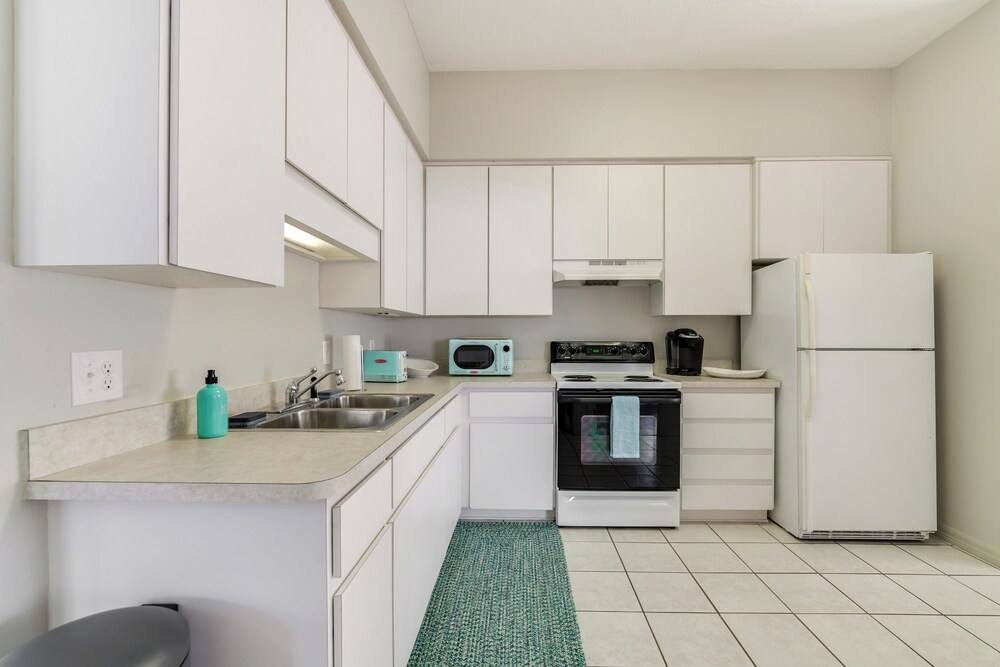 Explore Dtwn Crystal River: Walkable Duplex Unit