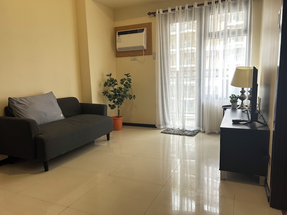 Manila Bay View - 1BR with balcony