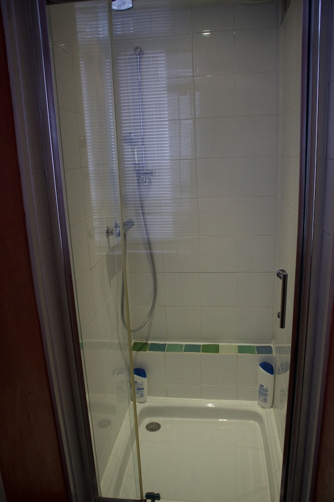 B&B Camera et Caetera en Roubaix — bathroom